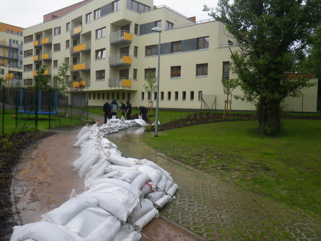 Povodním na Botiči nezabrání ani Hostivařská přehrada