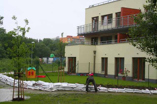 Povodním na Botiči nezabrání ani Hostivařská přehrada