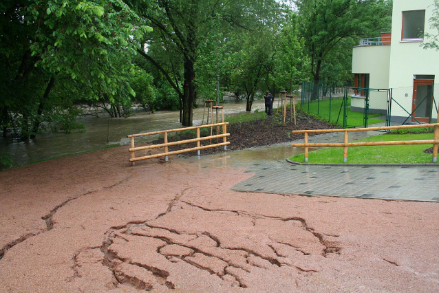 Povodním na Botiči nezabrání ani Hostivařská přehrada