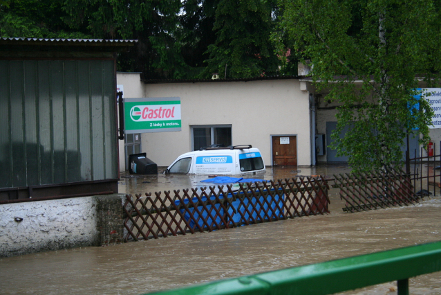 Povodním na Botiči nezabrání ani Hostivařská přehrada