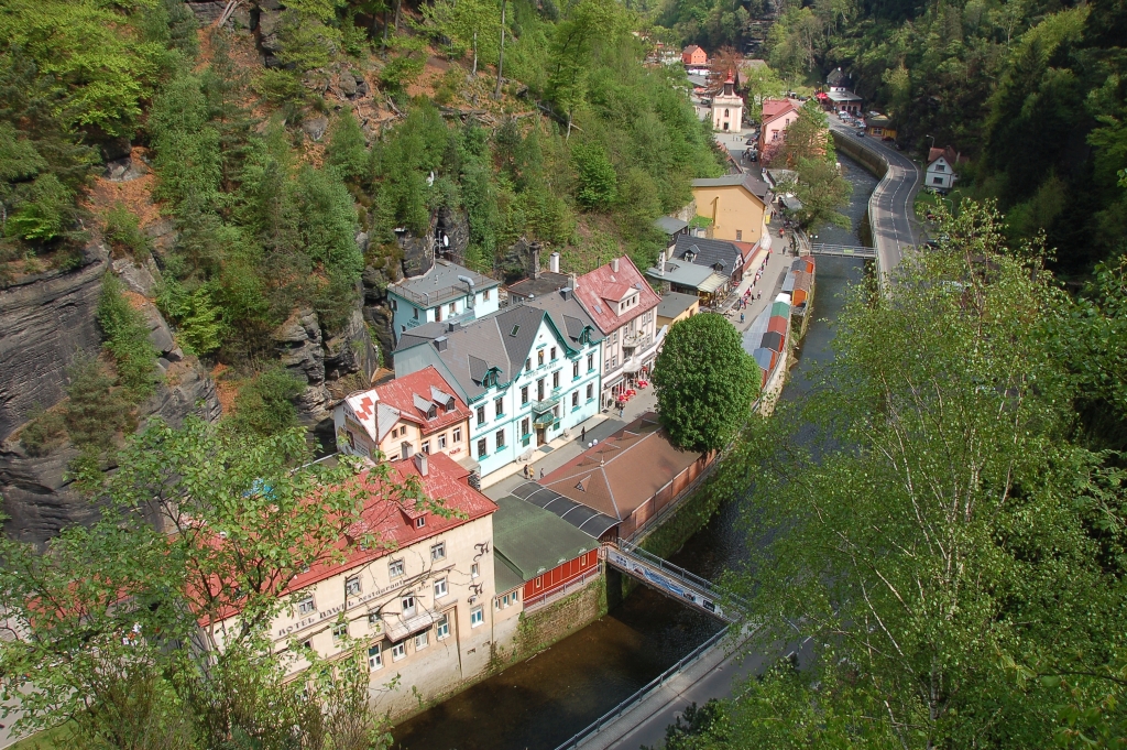 Hřensko, městem protéká Hřenská Kamenice.