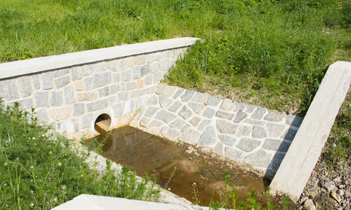 Lichovský potok znovu meandruje v přírodním korytě Lichovský potok znovu meandruje v přírodním korytě