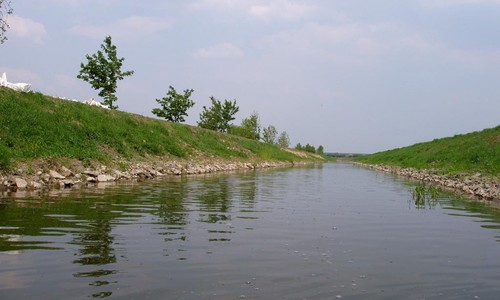 Komárovský rybník přeplnil Mrlinu Komárovský rybník přeplnil Mrlinu