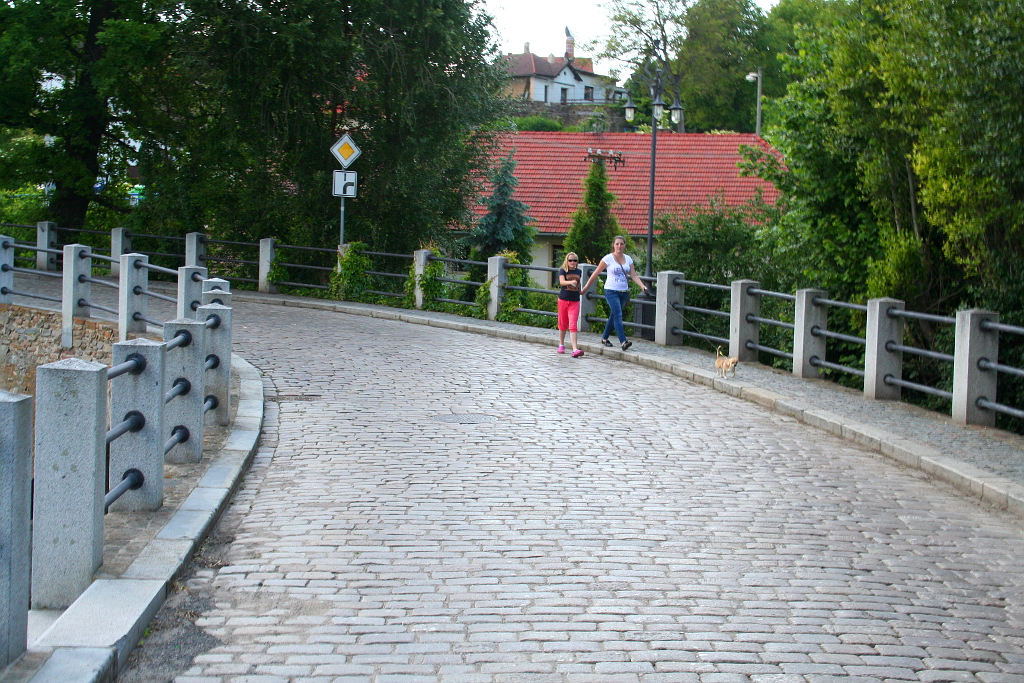 Kouřim. Starobylý most přes Vavřinecký potok (Kouřimku).