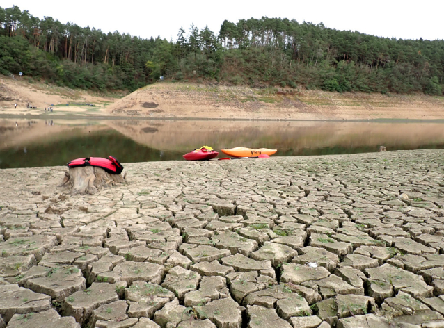 Vltava svižně teče starobylým korytem z Kořenska do Podolska