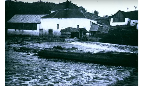 Starý Nový mlýn vystoupil z Vltavy Starý Nový mlýn vystoupil z Vltavy