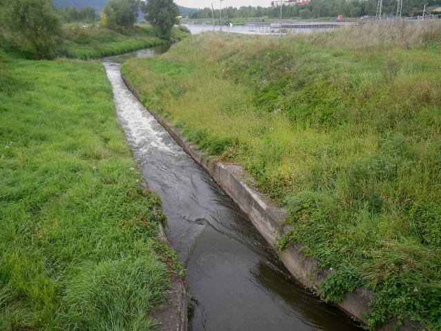 Modřanský jez nabízí vodákům sportovní propust