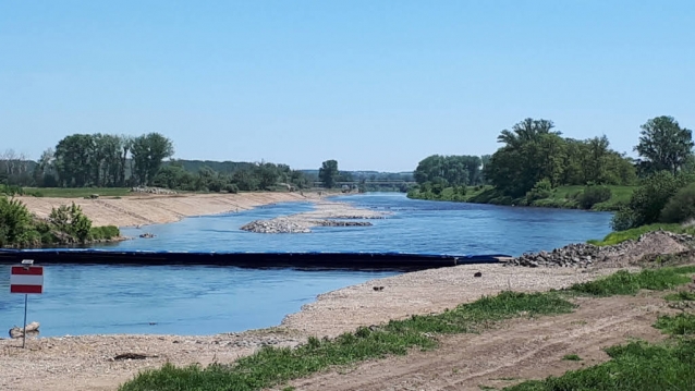 Dolní Vltava: pontonový most a balvanité výhony