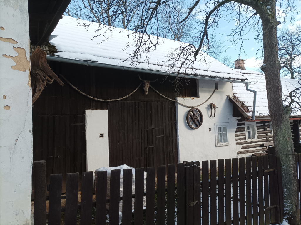 Vicmanov. Tudy se schází k Podvicmanovskému mlýnu.