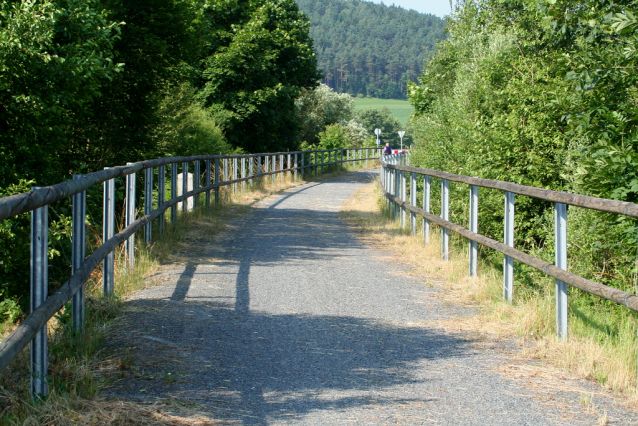 Schwarzach: meandry, proud a čistá voda v Německu