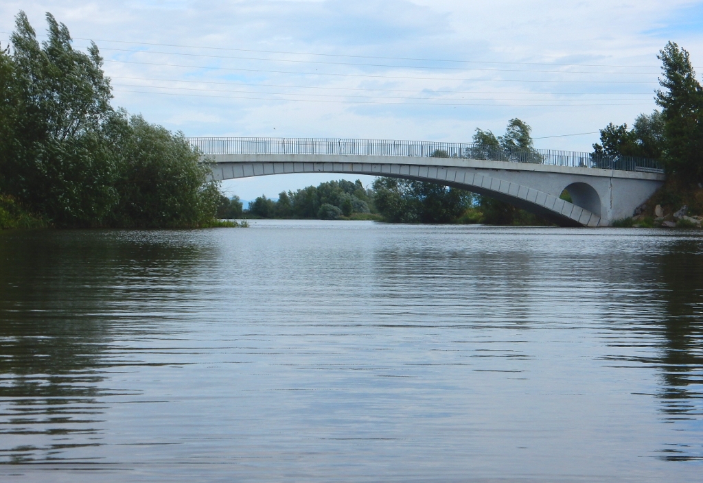 Most Garbaty Topola vede přes Kladskou Nisu.
