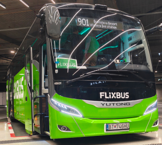 Zelené autobusy FlixBus jsou ještě zelenější