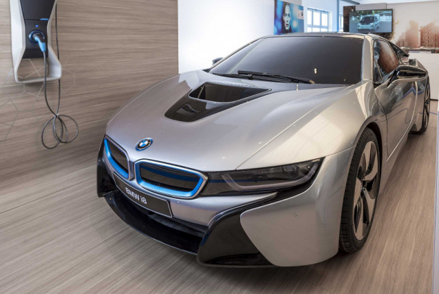 Hybridní BMW i8 za tři a půl milionu korun
