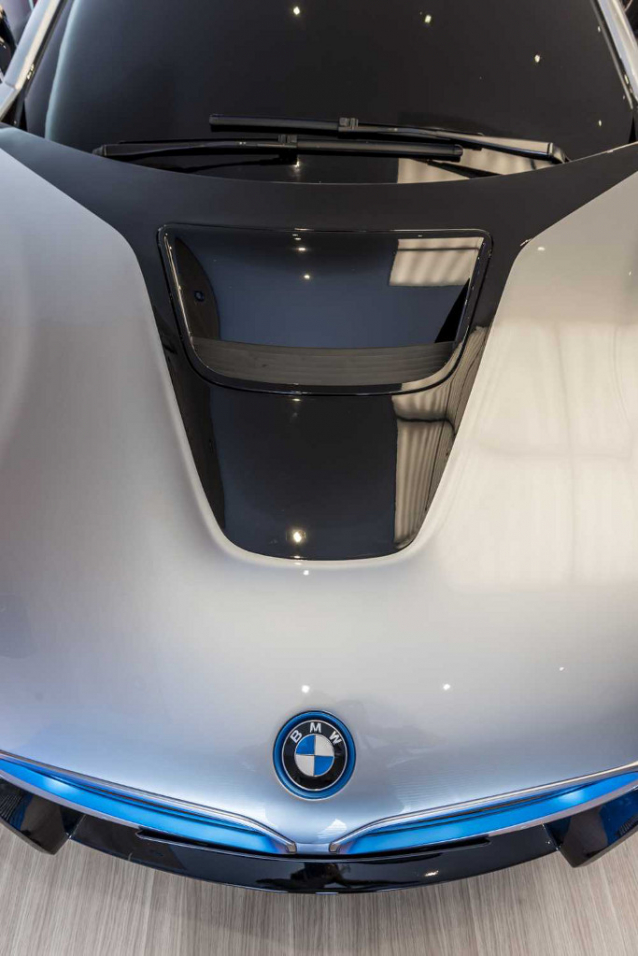 Hybridní BMW i8 za tři a půl milionu korun