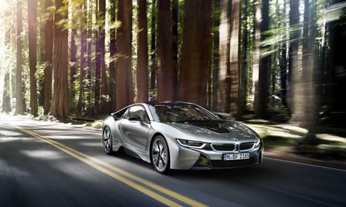 Hybridní BMW i8 za tři a půl milionu korun Hybridní BMW i8 za tři a půl milionu korun