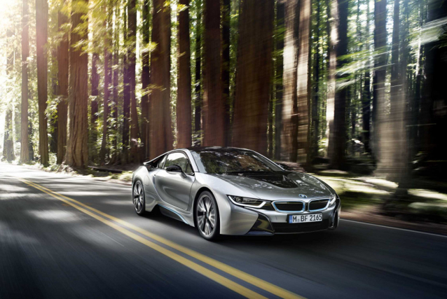 Hybridní BMW i8 za tři a půl milionu korun