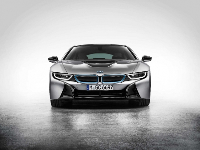 Hybridní BMW i8 za tři a půl milionu korun