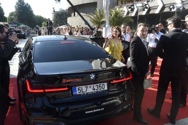 Celebrity v Karlových Varech se vezly BMW