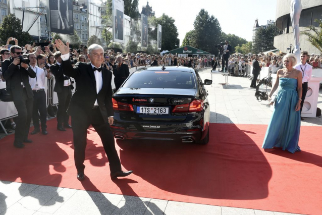 Celebrity v Karlových Varech se vezly BMW