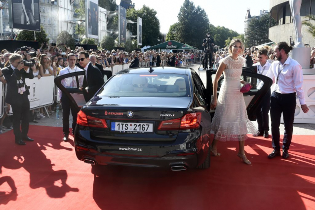 Celebrity v Karlových Varech se vezly BMW