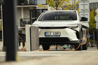 Toyota dodá úřadům 515 elektromobilů bZ4X Toyota dodá úřadům 515 elektromobilů bZ4X