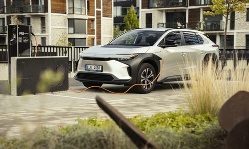 Toyota dodá úřadům 515 elektromobilů bZ4X Toyota dodá úřadům 515 elektromobilů bZ4X