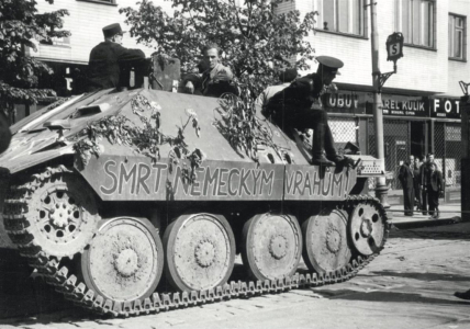 Stíhač tanků Hetzer je vidět v Praze Strašnicích