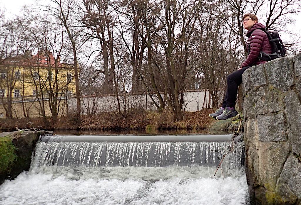 Záběhlický jez na Botiči. Boty Columbia Konos Trillium ATR, bunda Columbia Titanium Arctic Crest, batoh Loop Airbone 30.