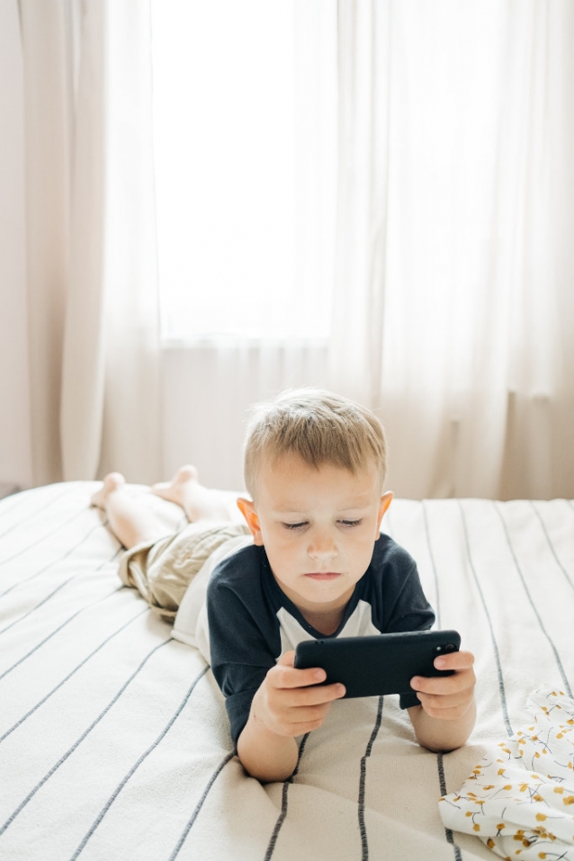 Je použitý telefon dobrým nápadem na dárek pro dítě?