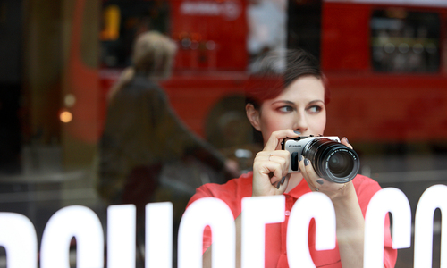 Canon EOS M je zrcadlovka převlečená za kompakt Canon EOS M je zrcadlovka převlečená za kompakt