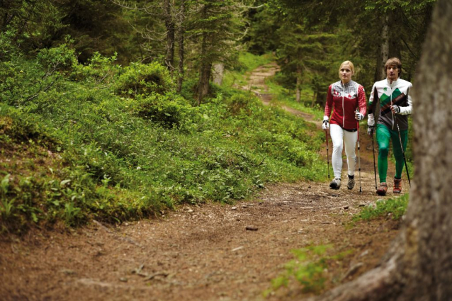 NordicWalking šlechtí tělo i duši! Kde se dobře chodí a jak na to?