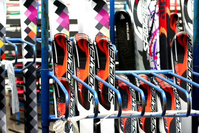 Třetinový prodej lyží trápí všechny včetně Sportenu