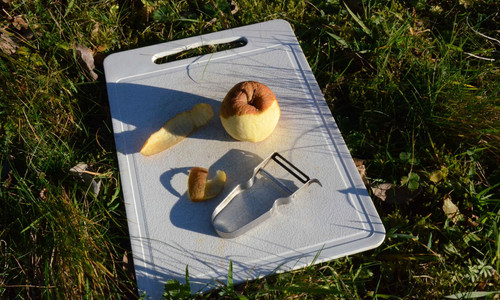 Česko-americká škrabka na brambory patentovaná ve Švýcarsku