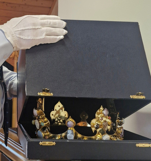 Korunovační klenoty Lucemburků u minoritů v Praze