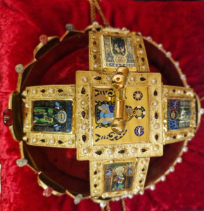 Korunovační klenoty Lucemburků u minoritů v Praze