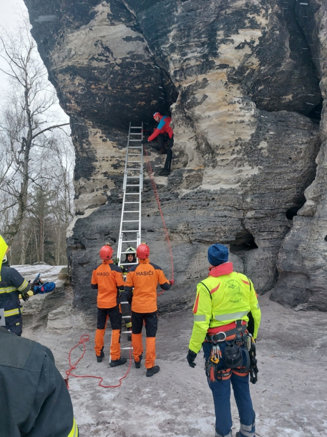 Německý turista, který si hrál na horolezce v Tisé, byl zachráněn