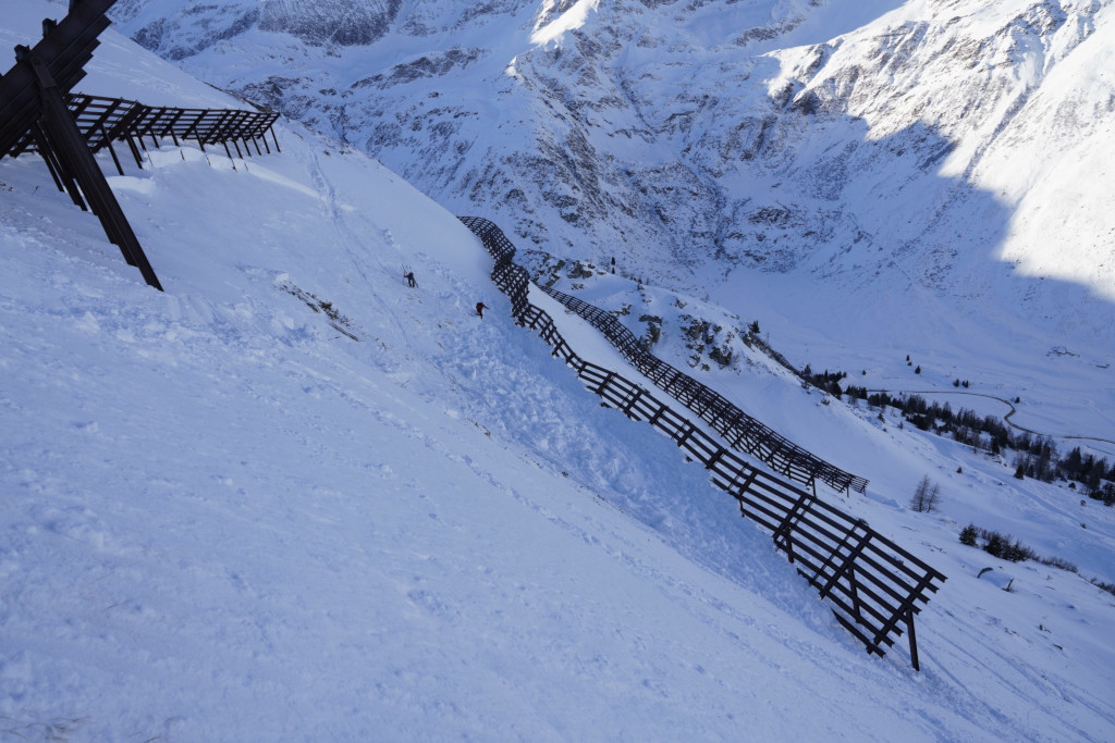 Sportgastein. Lavina mezi zábranami zabila 13letého chlapce.