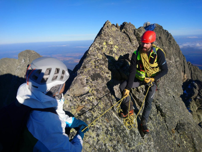 Vysoké Tatry: sníh na severu a vítr na hřebenech