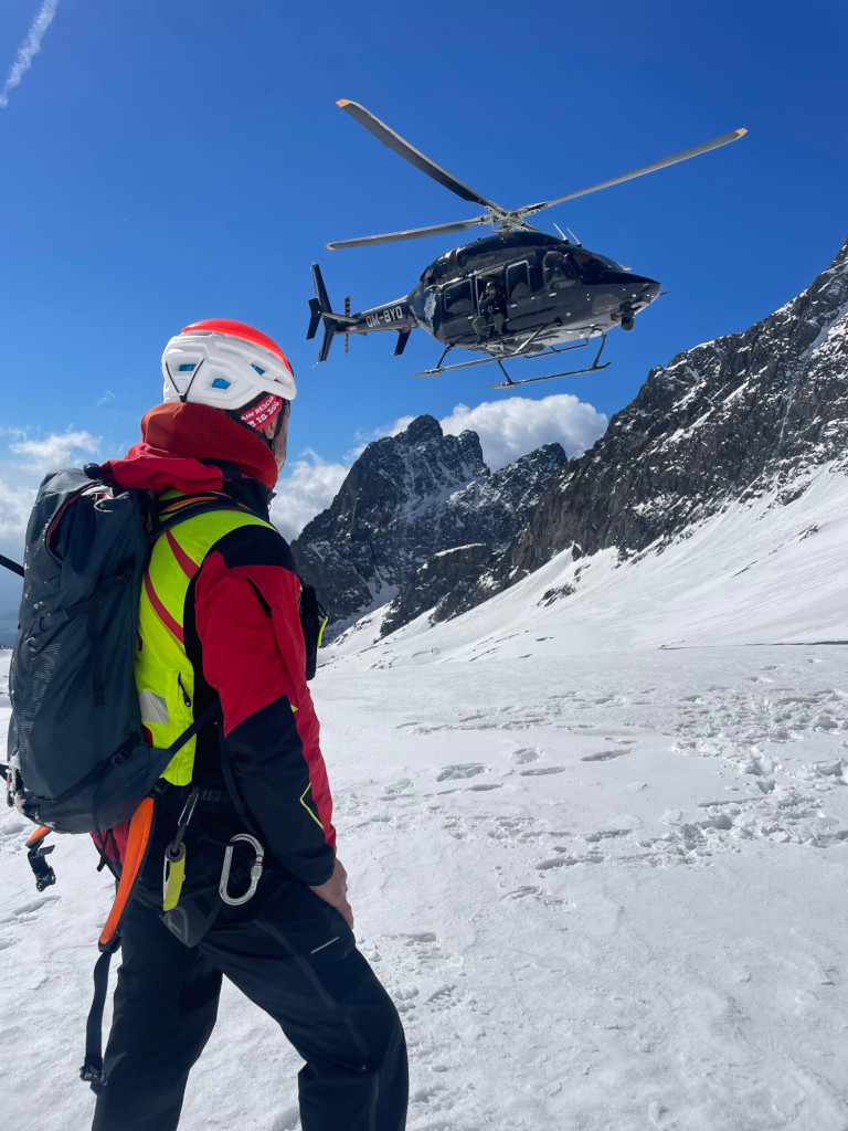 Záchranářský vrtulník v Dolině Spišských ples.