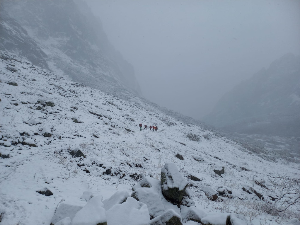 Podzimní sníh v Malé Studené dolině, Vysoké Tatry. Podzimní sníh v Malé Studené dolině, Vysoké Tatry.