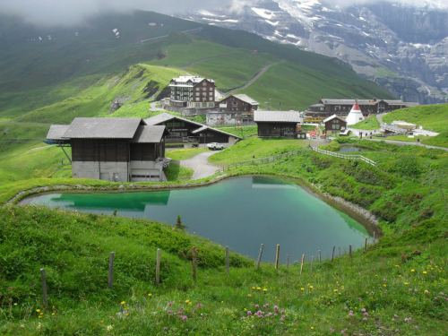 Berner Oberland. Kleine Scheidegg pod Eigerem.