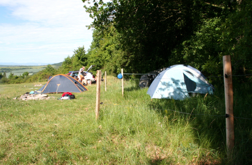 Bořeň. Horolezecké tábořiště pod jižními stěnami.