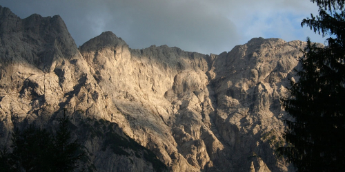 Gesäuse, Hochtor (2369 m). Severní stěna.