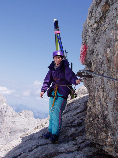 Dachstein. Sestup ze Steinerscharte na ledovec Gosau.