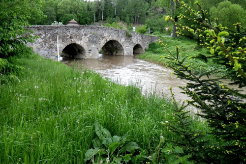 Sázava, historický most v Ronově.