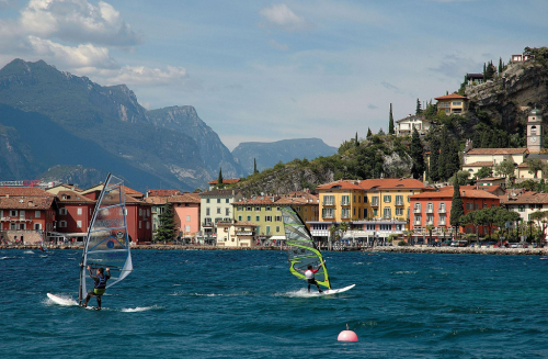 Windsurfing v Riva di Garda.