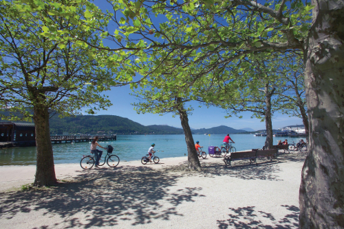 Wörthersee. Na kolonádě s celou rodinou na kole.