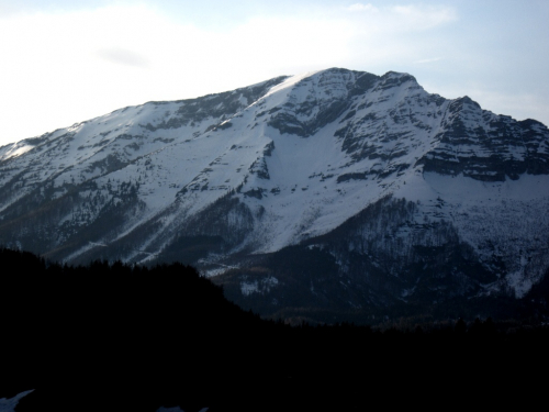 Ötscher (1893 m). Lyžařské sjezdy v jižních srázech při pohledu z Dürrenstein.