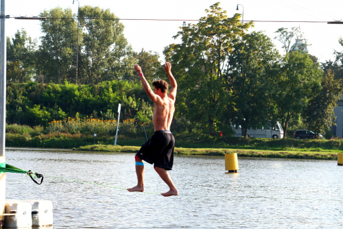 Danny Menšík na waterline v pražské Troji.