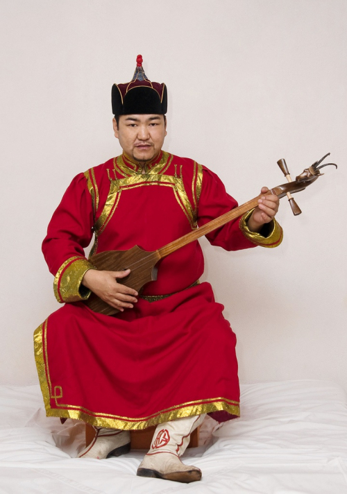 Dunjingarav, mongolský hudebník.